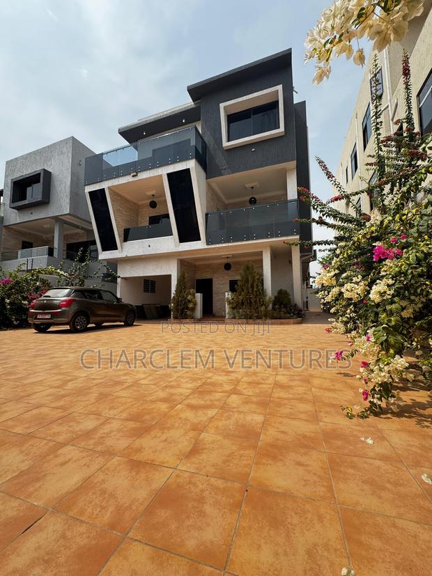 6bdrm House in Charclem Ventures, Accra Metropolitan for rent · Photo 2