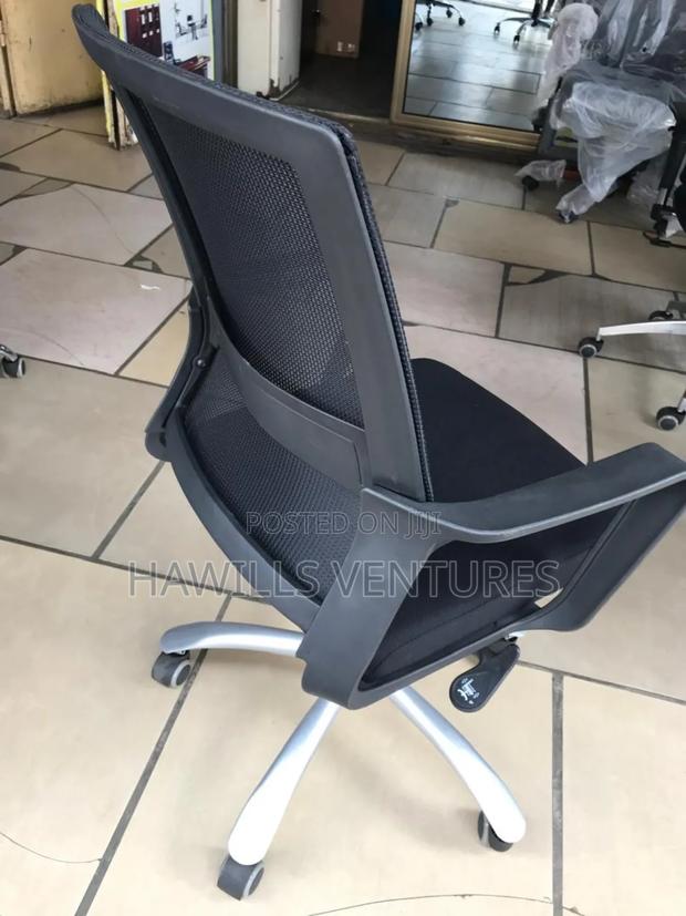Modern Chair · Photo 1