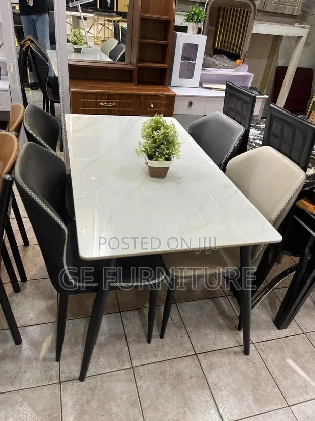 Modern 4-Seater Marble Dining Set · Photo 1