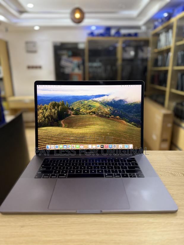 Laptop Apple MacBook Pro 2018 16GB Intel Core i9 SSD 512GB · Photo 1
