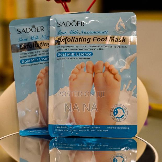 Exfoliating Feet Mask · Photo 3