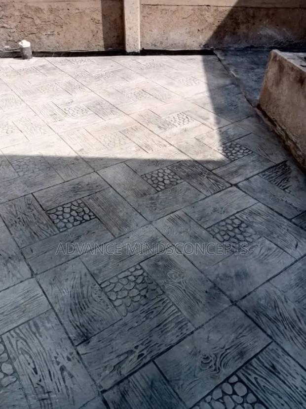 Square Wood ( Silver) Stamp Concrete · Photo 2