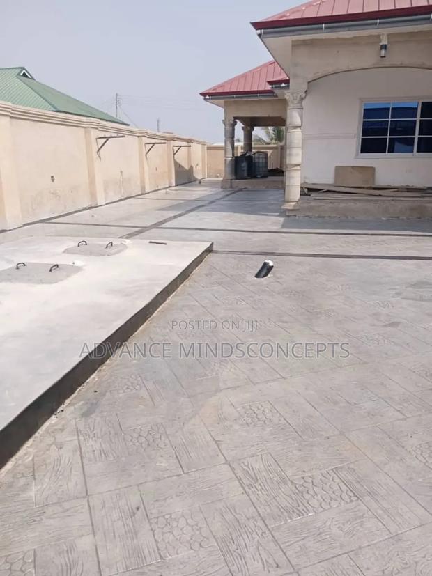 Square Wood ( Silver) Stamp Concrete · Photo 6