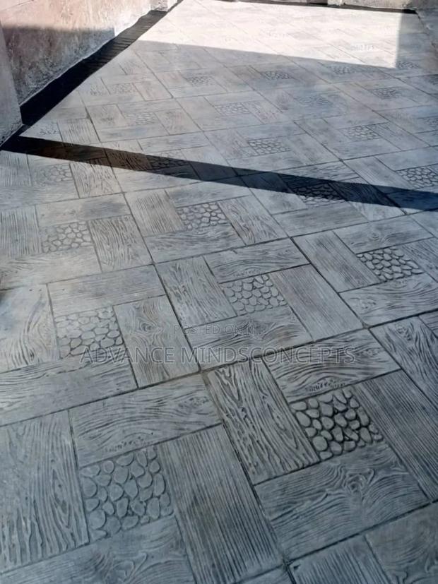 Square Wood ( Silver) Stamp Concrete · Photo 3
