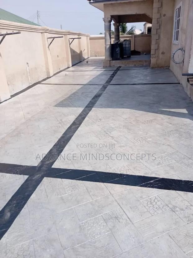 Square Wood ( Silver) Stamp Concrete · Photo 1
