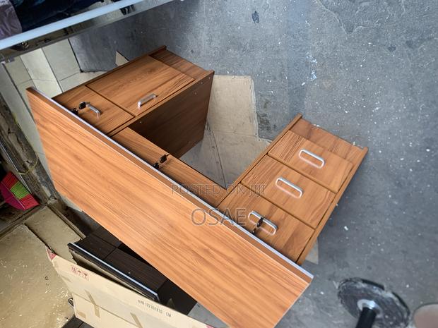 Office Dask Table · Photo 2