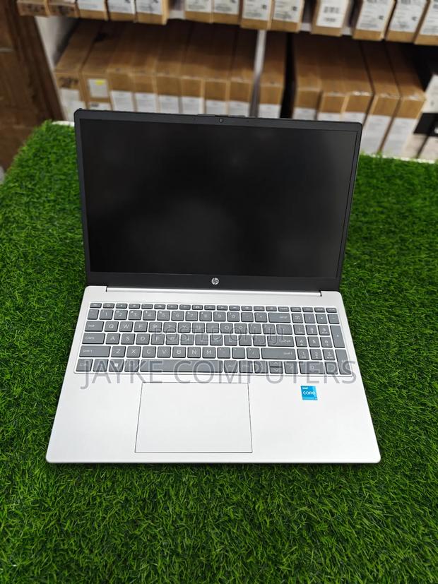 New Laptop HP 15 8GB Intel Core I3 SSD 256GB · Photo 3