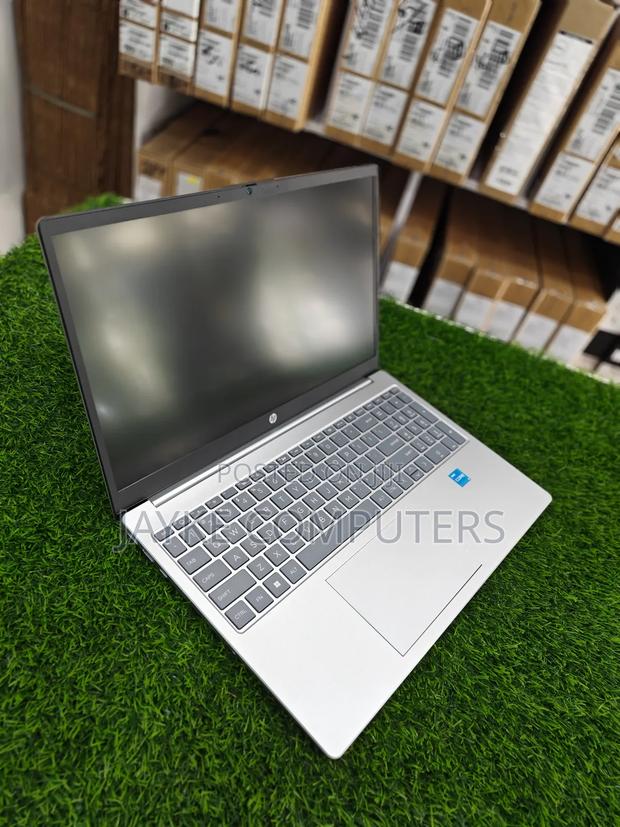 New Laptop HP 15 8GB Intel Core I3 SSD 256GB · Photo 5