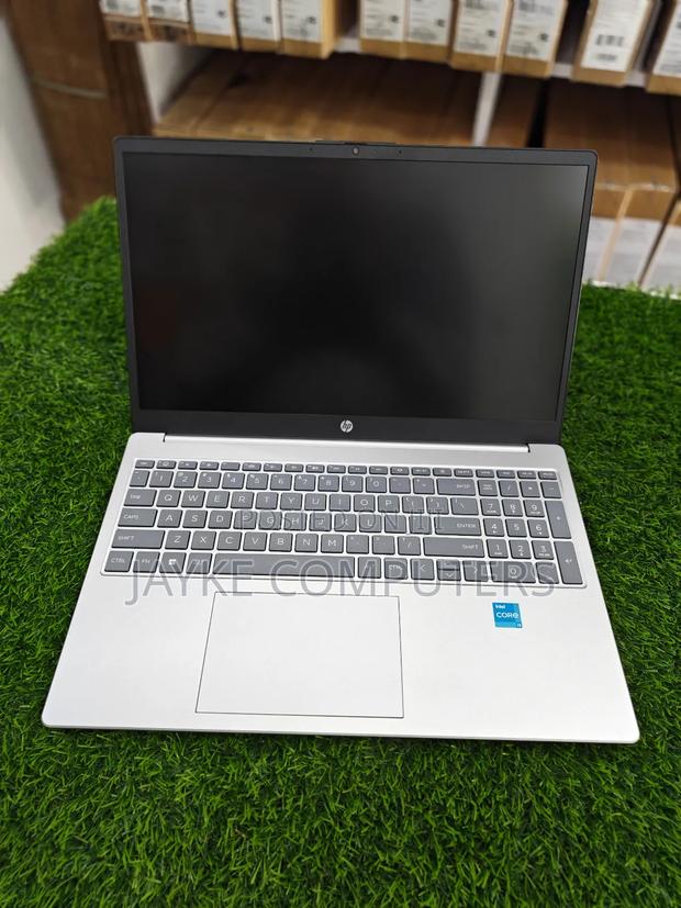 New Laptop HP 15 8GB Intel Core I3 SSD 256GB · Photo 1