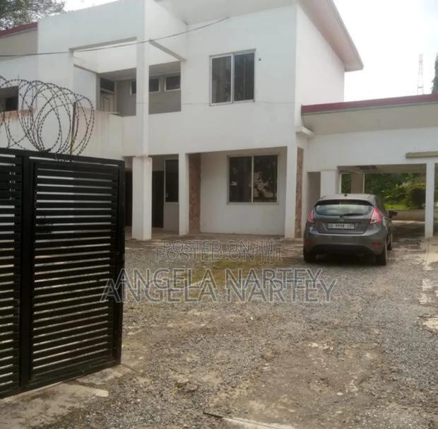 5bdrm House in Ridge, Accra Metropolitan for sale · Photo 1