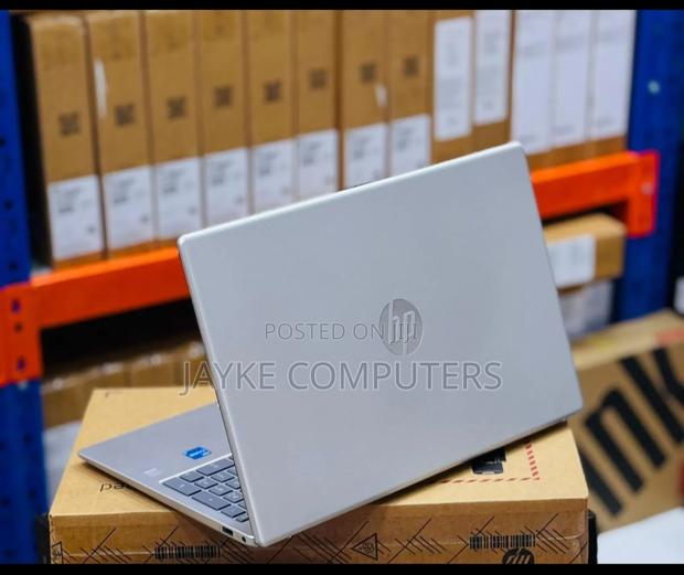 New Laptop HP 15 8GB Intel Core I3 SSD 256GB · Photo 3