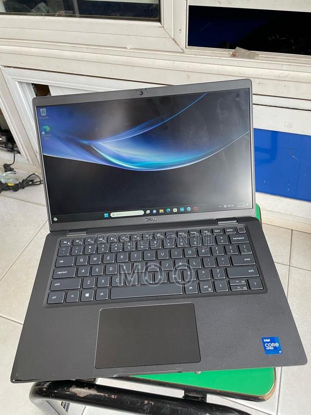 Laptop Dell Latitude 7420 32GB Intel Core i7 SSD 256GB · Photo 1