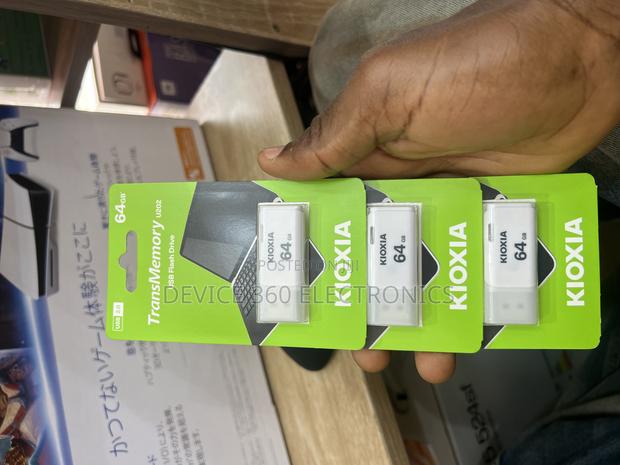 Kioxia 64GB USB 2.0 Flash Drive · Photo 2