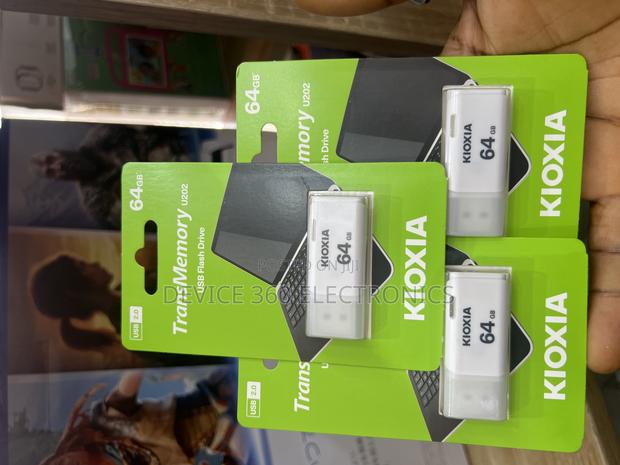 Kioxia 64GB USB 2.0 Flash Drive · Photo 1