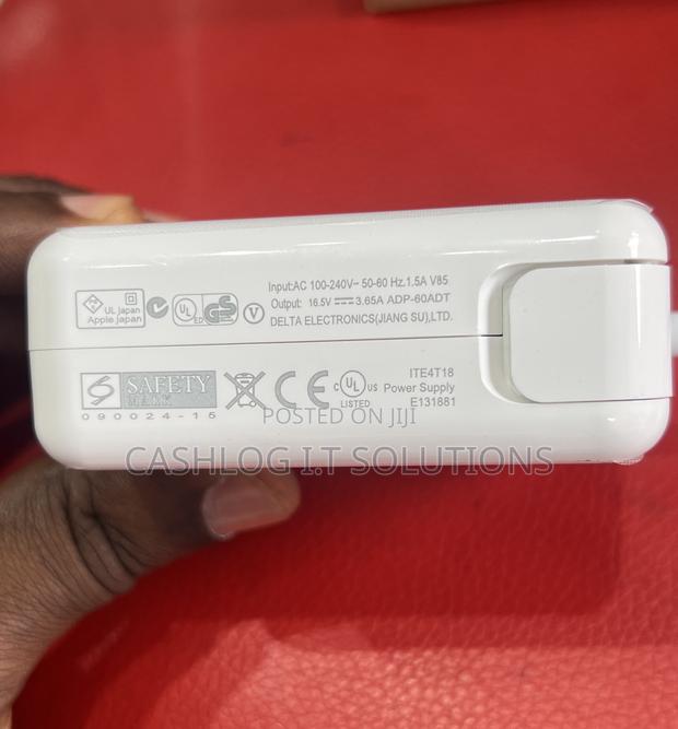 Macbook 2010 to 2017 Charger · Photo 4