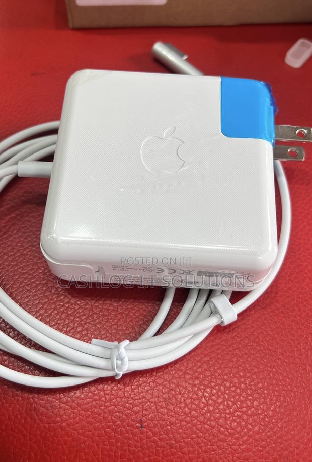 Macbook 2010 to 2017 Charger · Photo 3