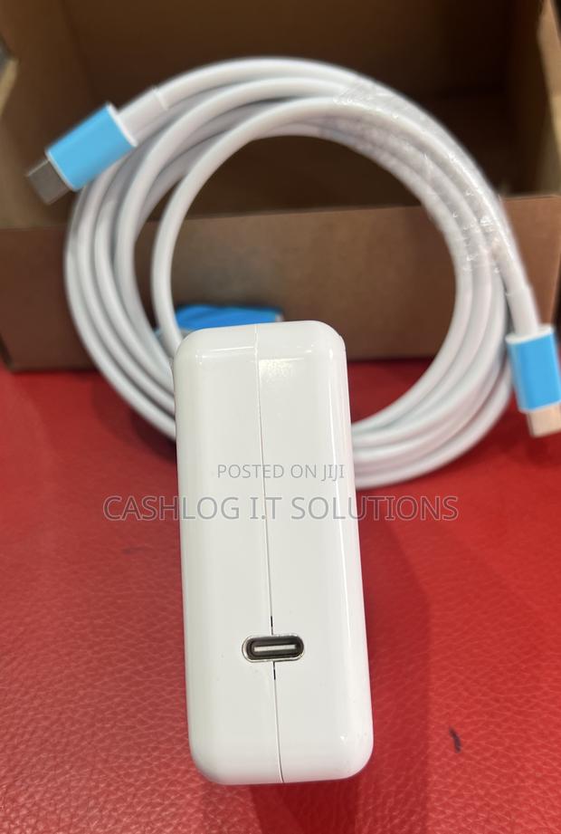 Original Macbook Type C 61watts Charger · Photo 4