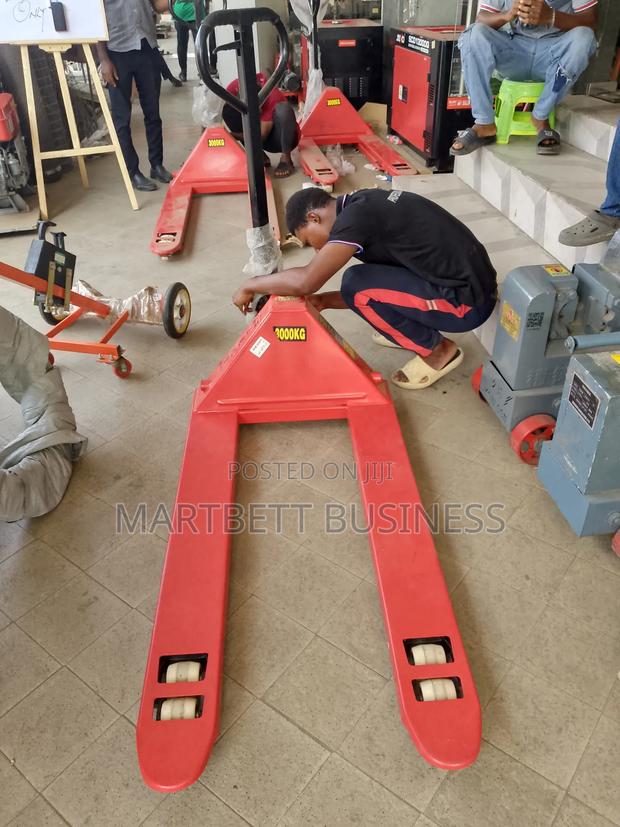 3000kg Pallet Lifting Machine · Photo 1