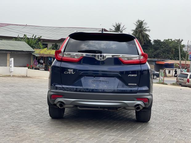 Honda CR-V Touring AWD 2018 Blue · Photo 2