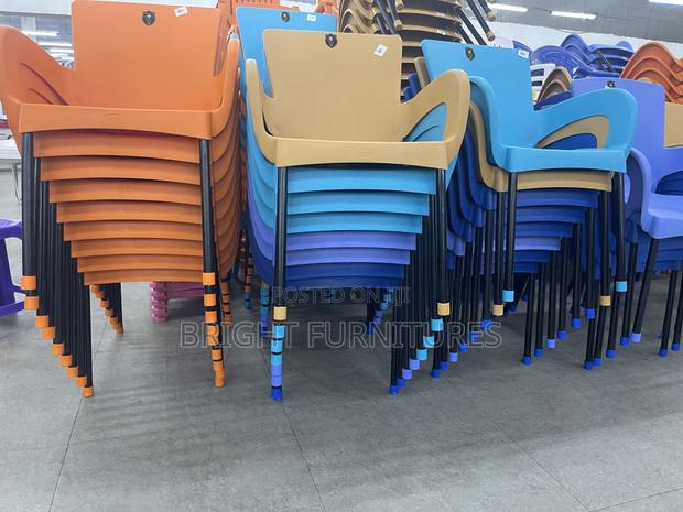 Plastic Chair · Photo 2