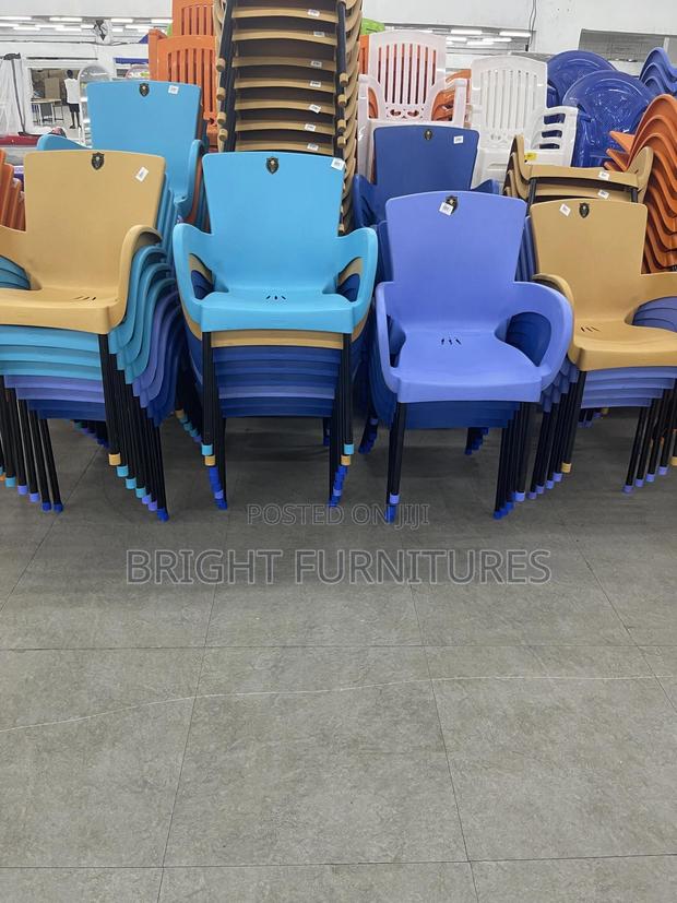 Plastic Chair · Photo 1