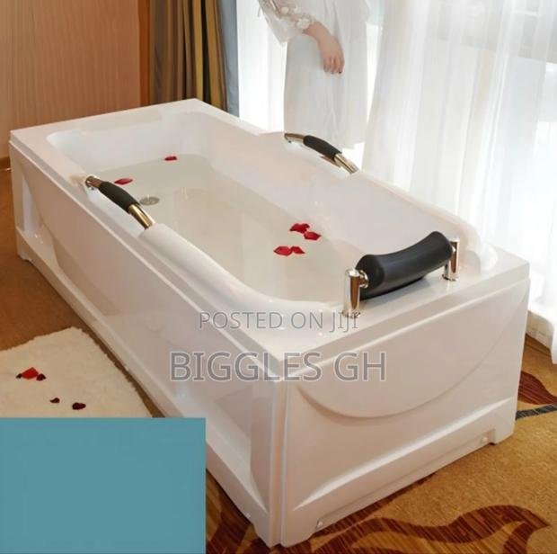 Straight Bathtub With Panel · Photo 1
