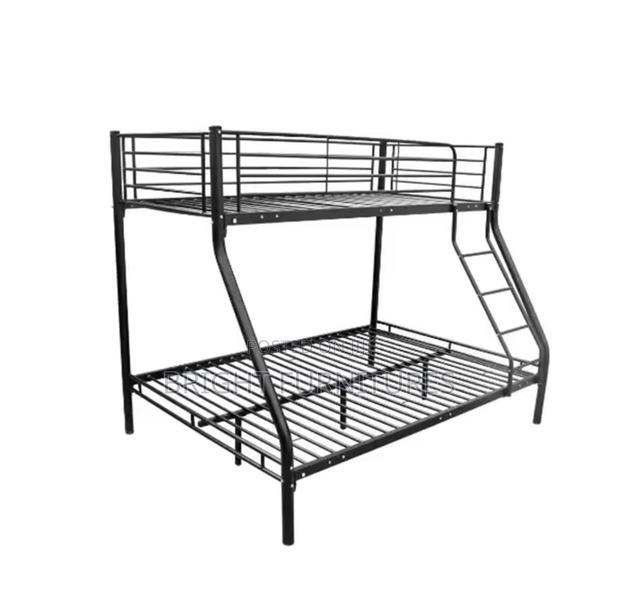 Children and Adults Metal Triple Bunk Bed Frame · Photo 3