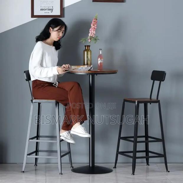 Bar Pub Round Table for Sale · Photo 1