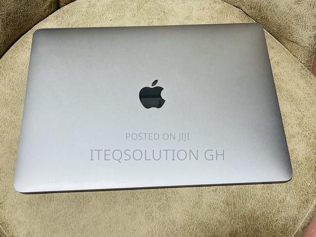 Laptop Apple MacBook Pro 2022 M2 8GB Apple M2 SSD 256GB · Photo 3