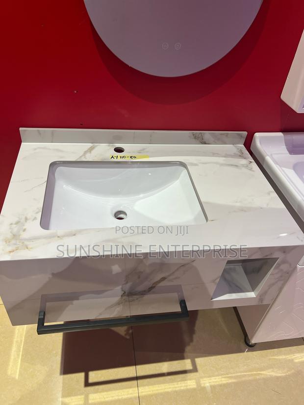 Cabinet Basin · Photo 2