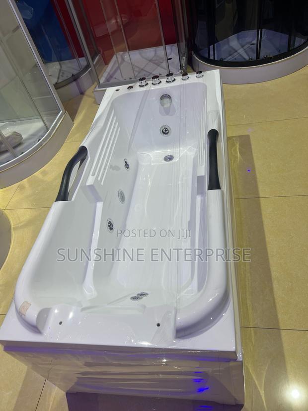 Straight Jacuzzi · Photo 1