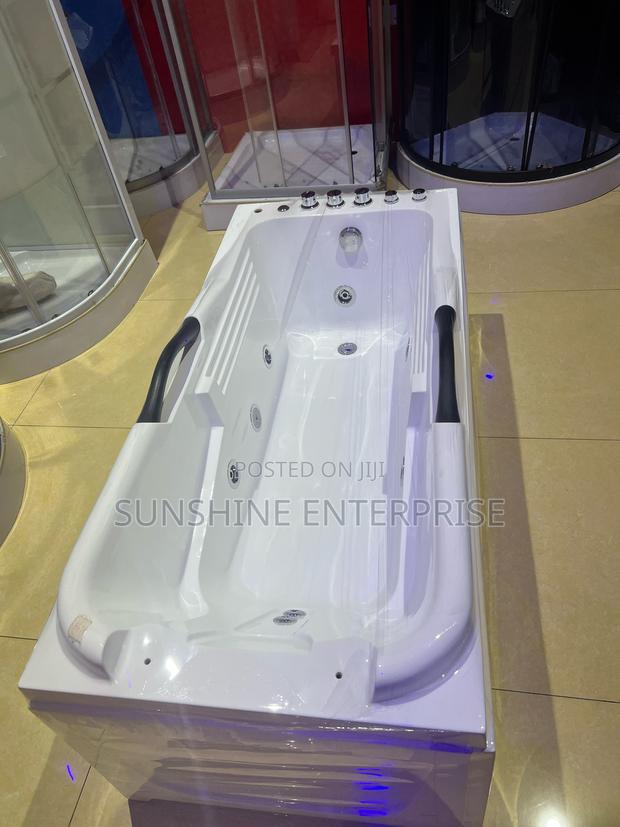 Straight Jacuzzi · Photo 2