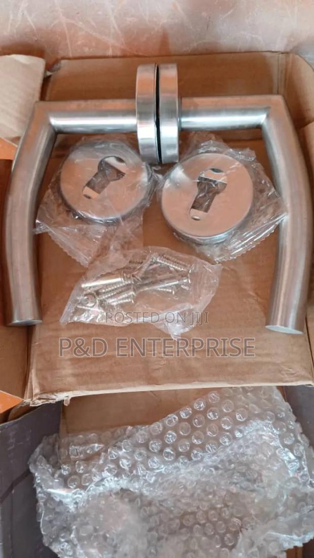 Seperate Handles · Photo 1
