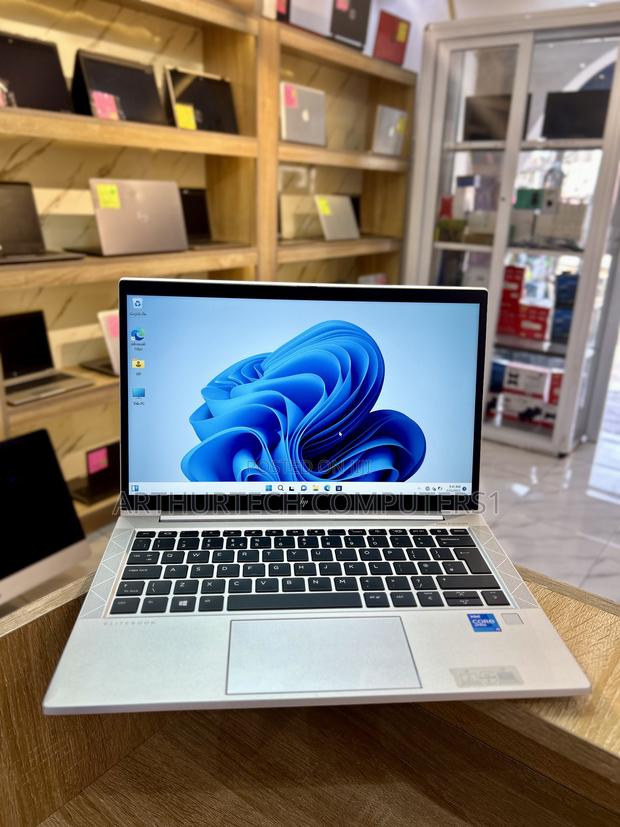 Laptop HP EliteBook 830 G8 16GB Intel Core I5 SSD 256GB · Photo 2