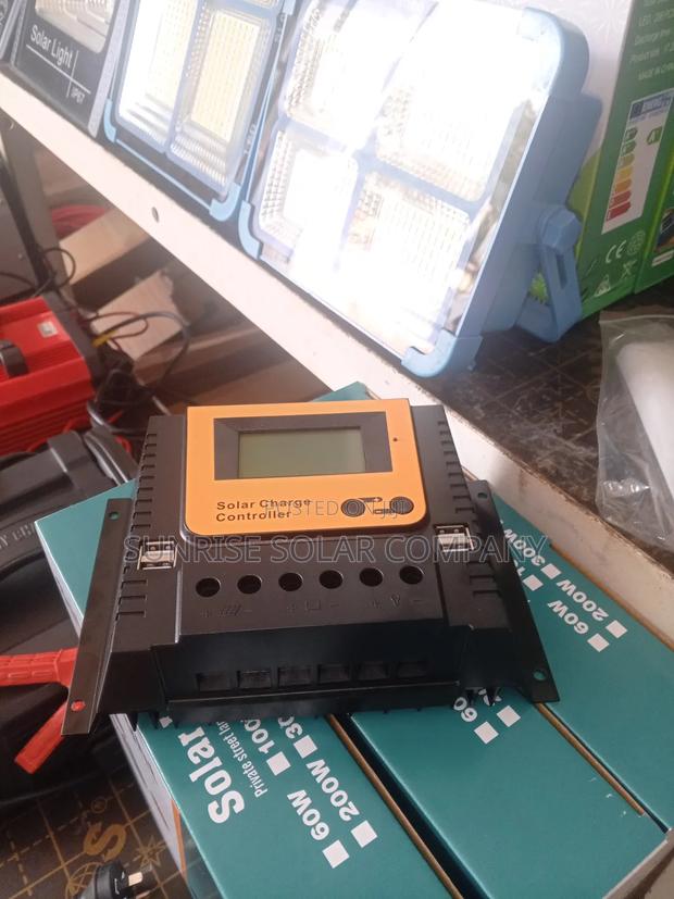 Solar Charge Controller 50A · Photo 1