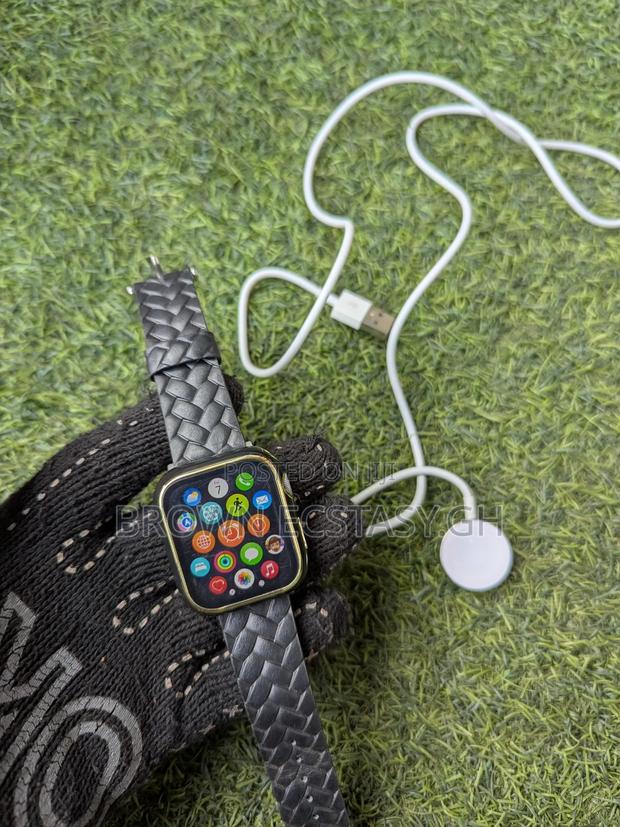 Apple Watch Series 5 44mm (Cellular and Gps) · Photo 2