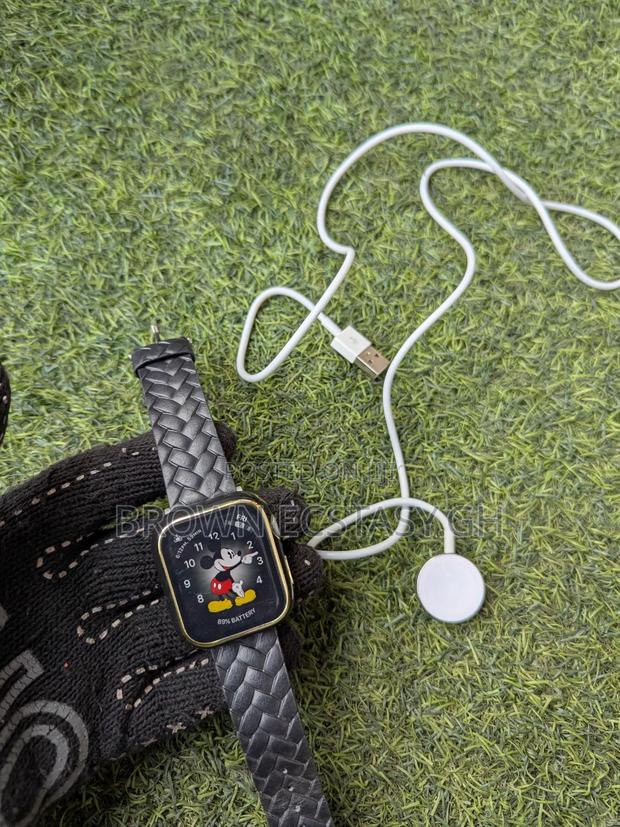 Apple Watch Series 5 44mm (Cellular and Gps) · Photo 6