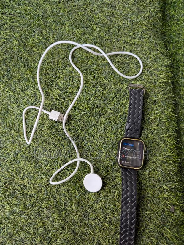 Apple Watch Series 5 44mm (Cellular and Gps) · Photo 7