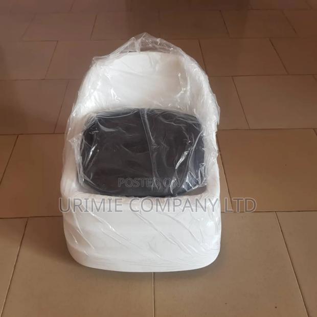 Mobile Pedicure Stool · Photo 1