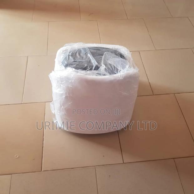 Mobile Pedicure Stool · Photo 3