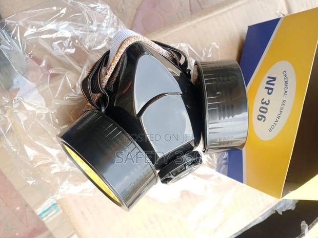 Respirator · Photo 1