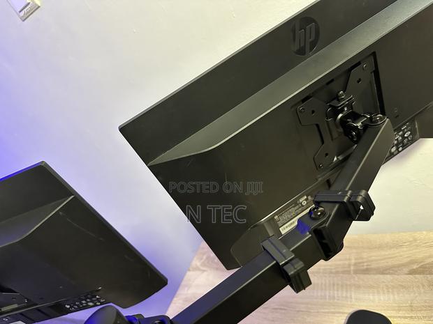 Dual 22 Inches Edgeless Hp Monitors · Photo 4
