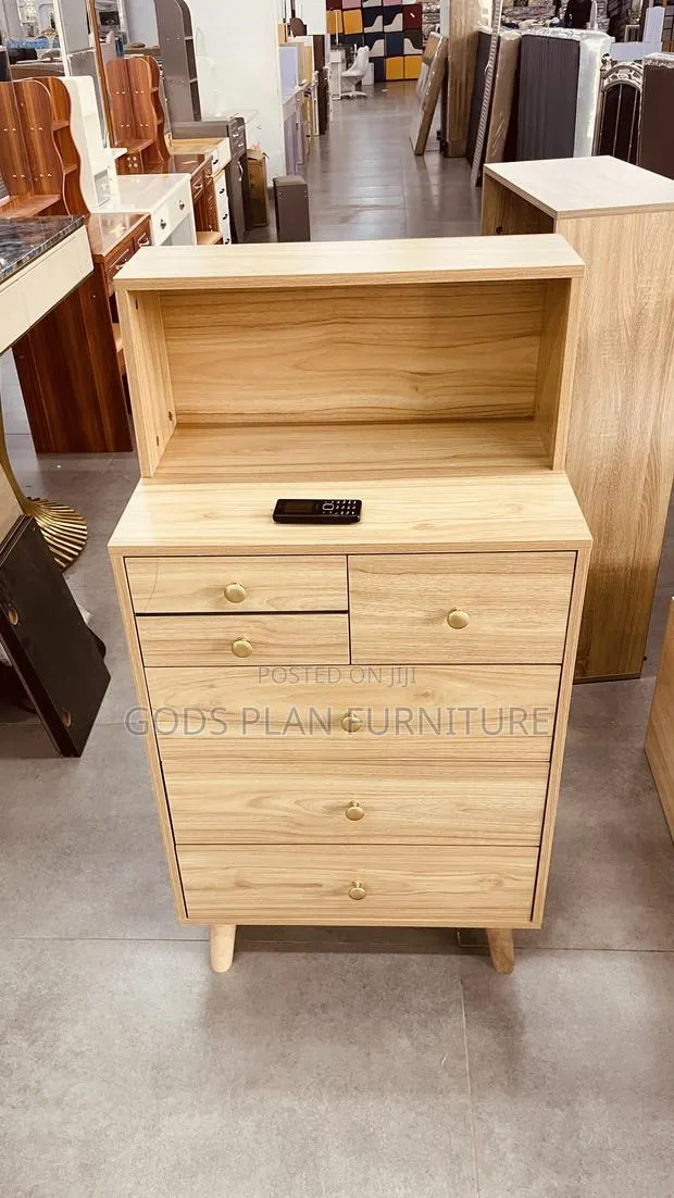 Chest of Drawers · Photo 1