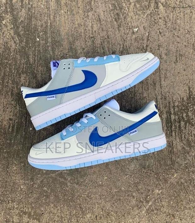 Nike Dunk Low “Ivory Hyper Royal Gs” · Photo 1