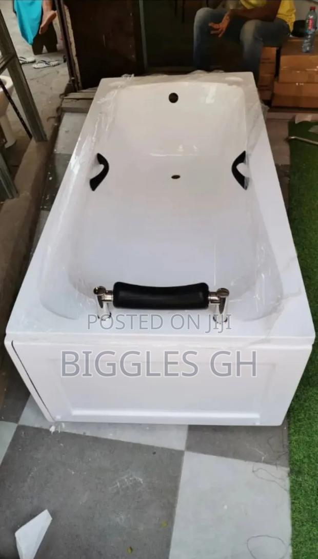 Straight Bathtub With Panel · Photo 2