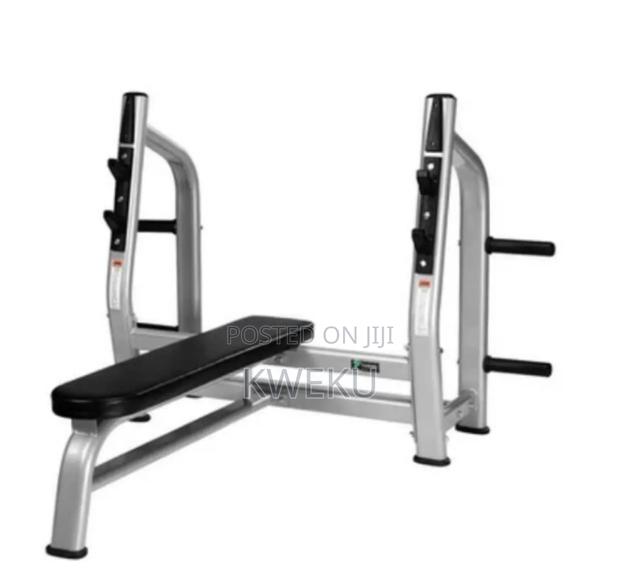 Commercial Weight Bench · Photo 2