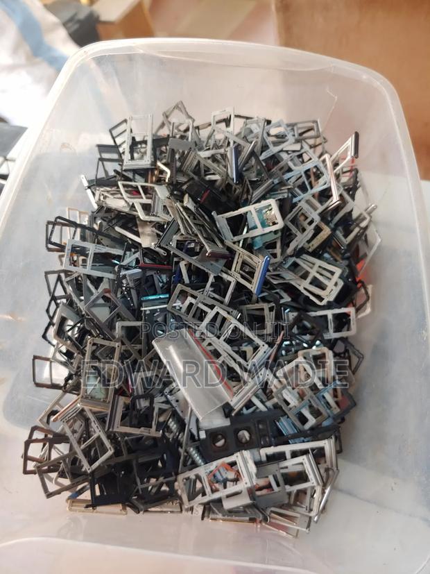 Phones Sim Tray · Photo 1