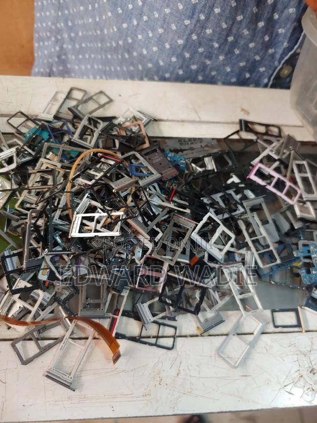 Phones Sim Tray · Photo 2