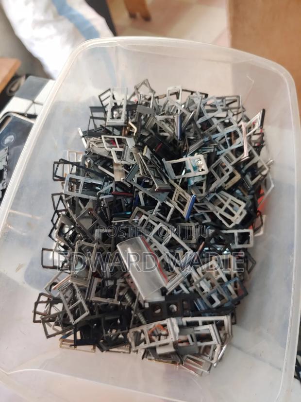 Phones Sim Tray · Photo 3