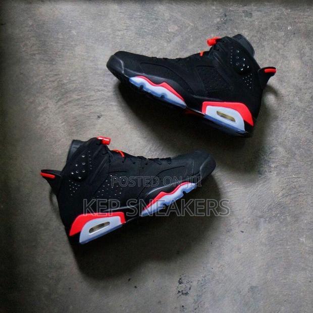 Nike Air Jordan 6 Retro · Photo 1